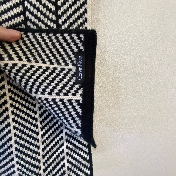Calvin Klein Black & White Herringbone scarf - Picture 2 of 5